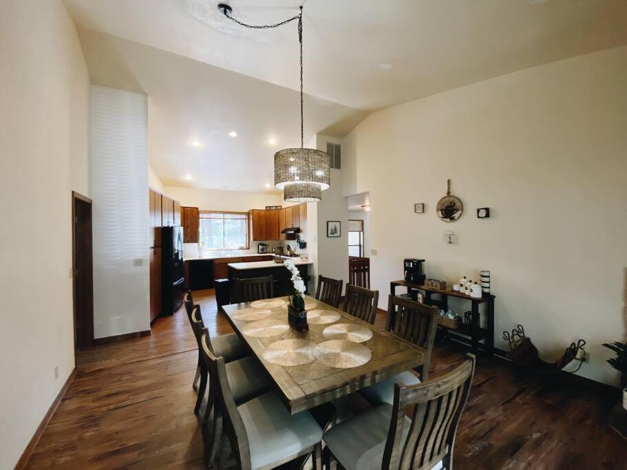 Kathys Cabin, King Bed, Hot Tub, Near-Nau & Downtown Attractions, Perfect Year-Round Mountain Getaway Flagstaff Bagian luar foto