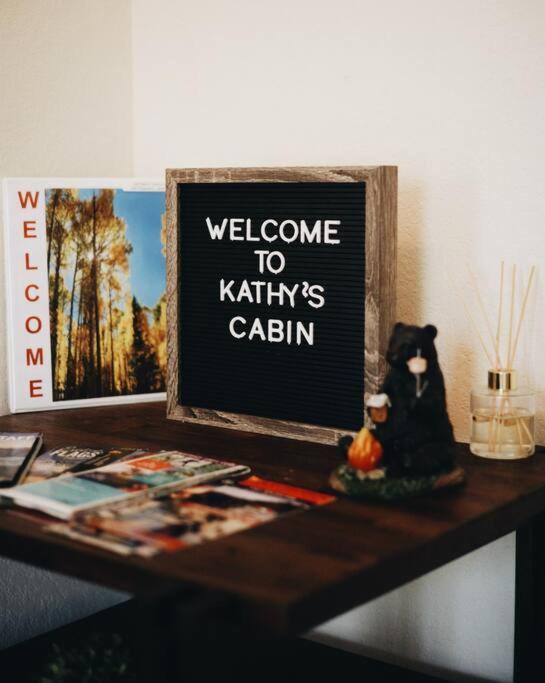Kathys Cabin, King Bed, Hot Tub, Near-Nau & Downtown Attractions, Perfect Year-Round Mountain Getaway Flagstaff Bagian luar foto