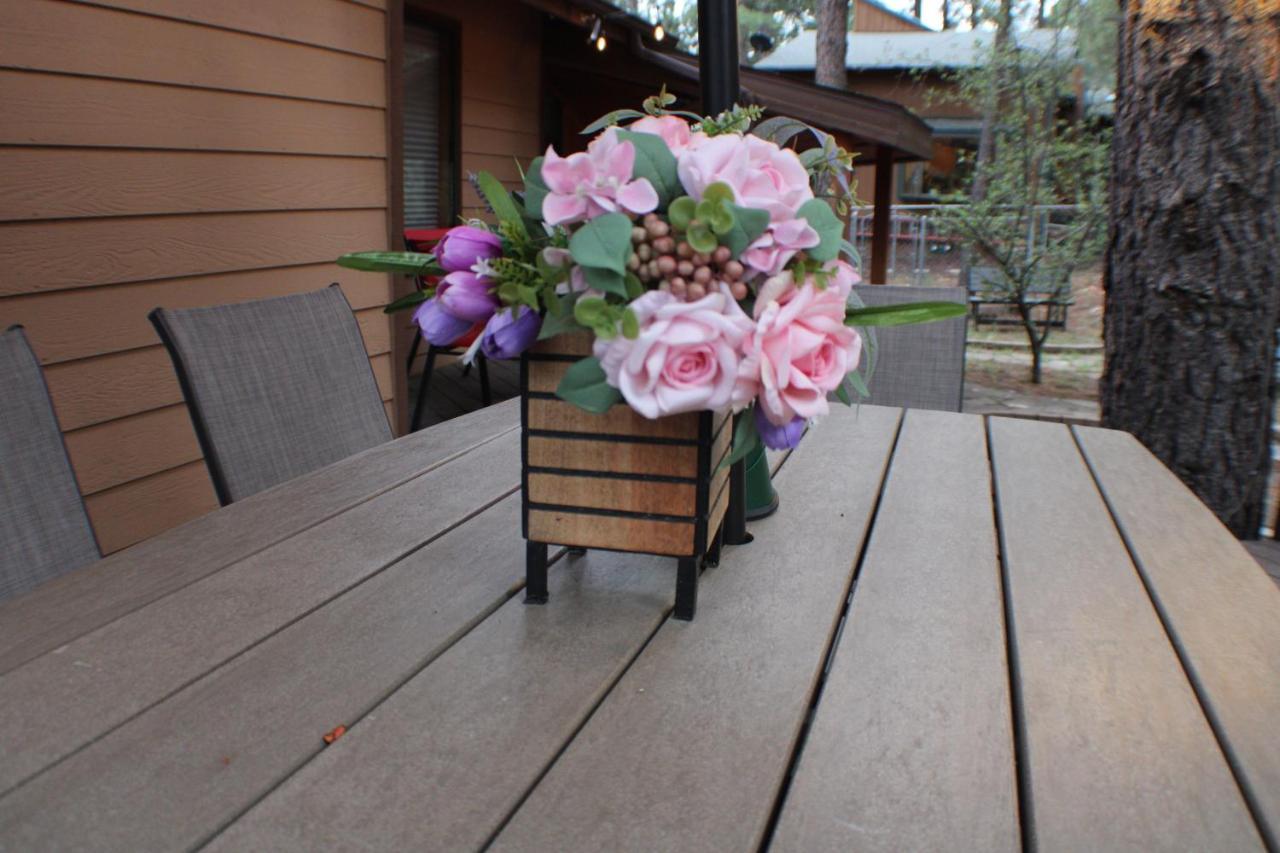 Kathys Cabin, King Bed, Hot Tub, Near-Nau & Downtown Attractions, Perfect Year-Round Mountain Getaway Flagstaff Bagian luar foto